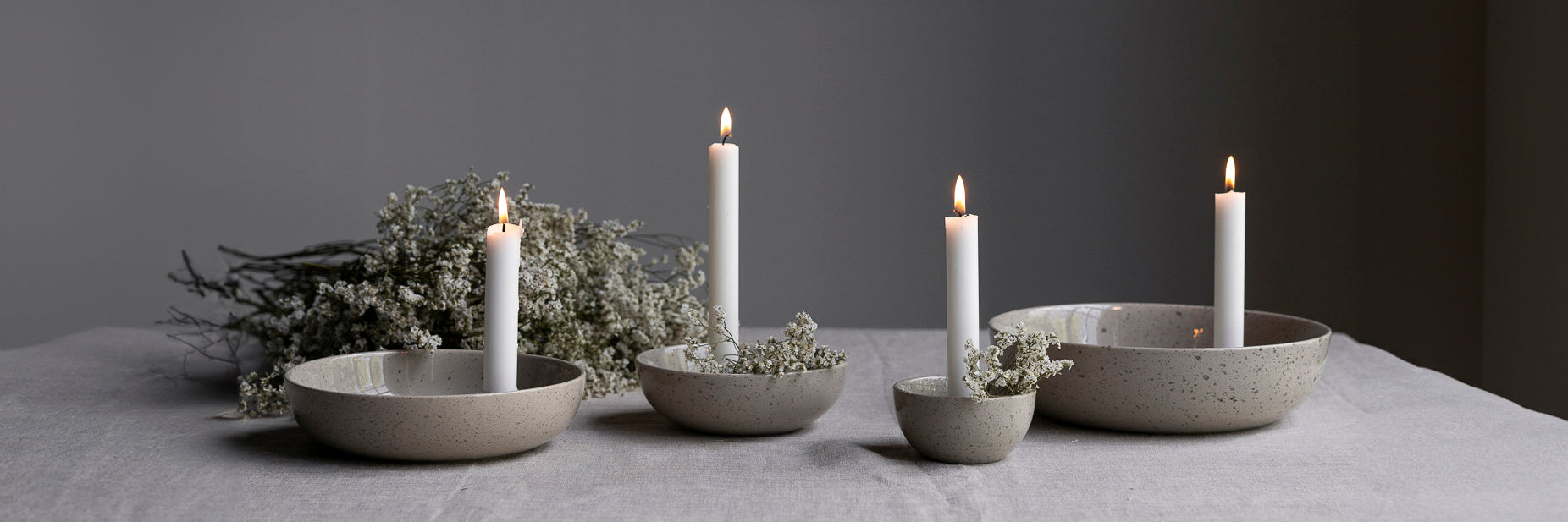 Kerzenhalter im skandinavischen Stil aus Keramik / Holz gefertigt