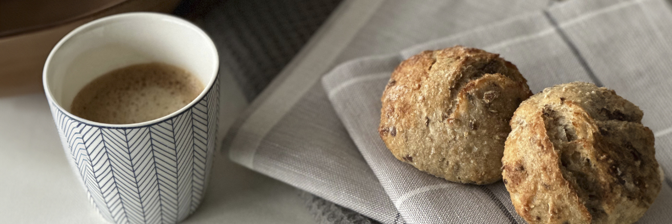 Geschirrtücher in verschiedenen Farben gestapelt