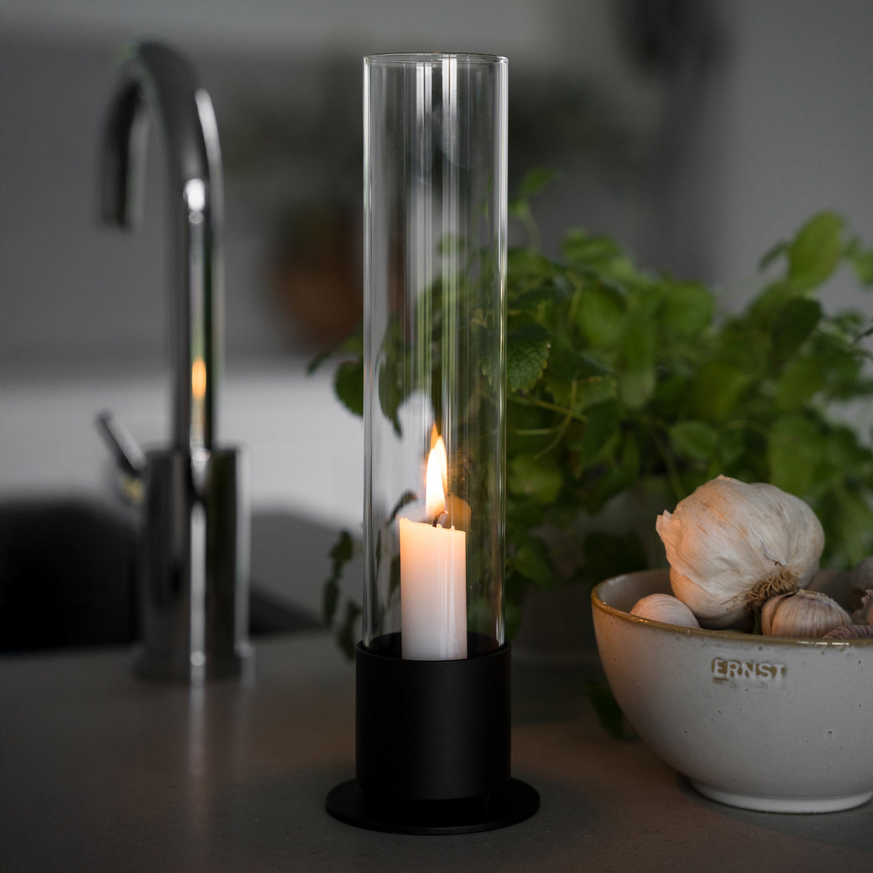Kerzenhalter mit Glaszylinder - schwarz