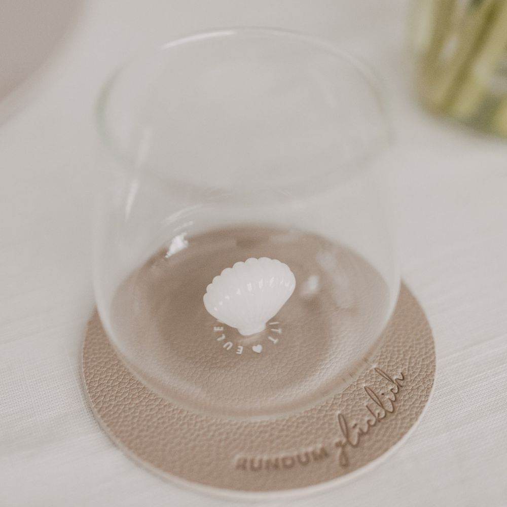 Trinkglas Muschelfigur - weiß