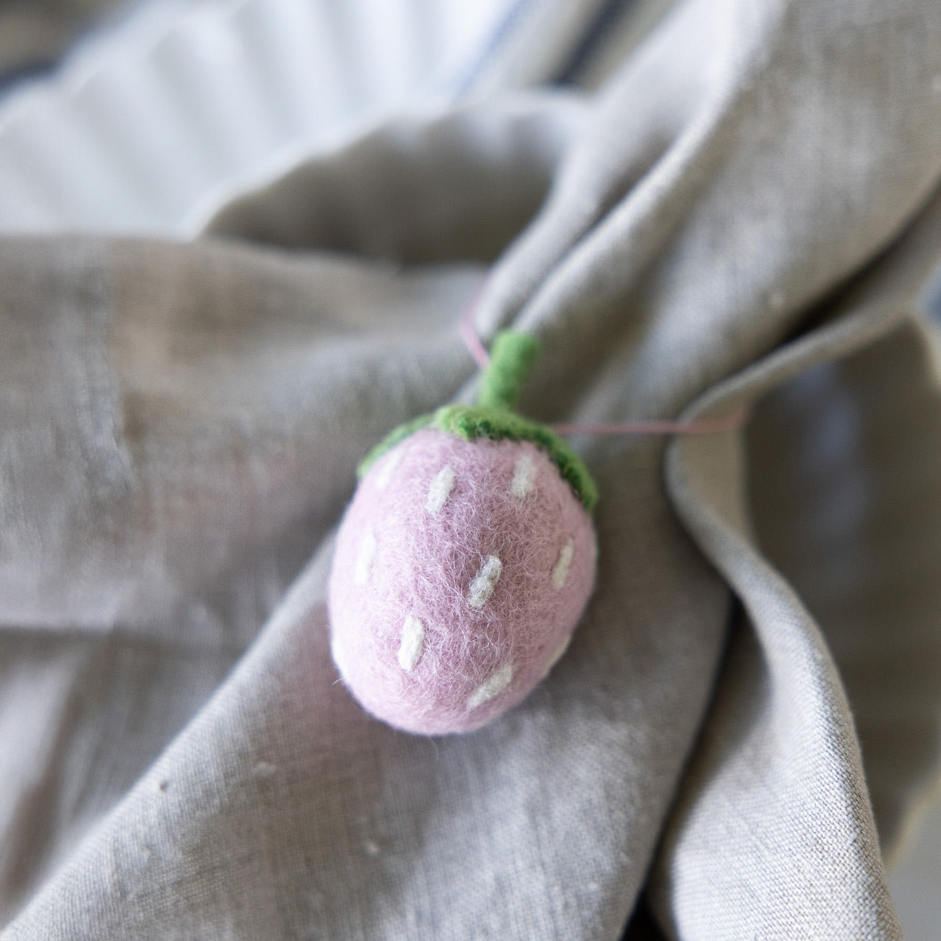 Filzanhänger Erdbeere Ekaryd - rosa