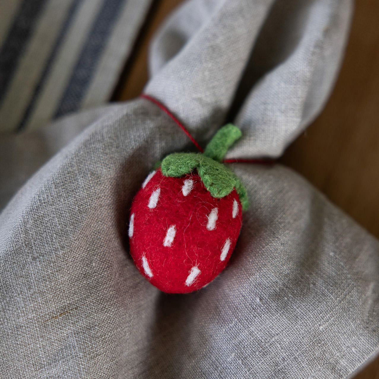 Filzanhänger Erdbeere Ekaryd - rot