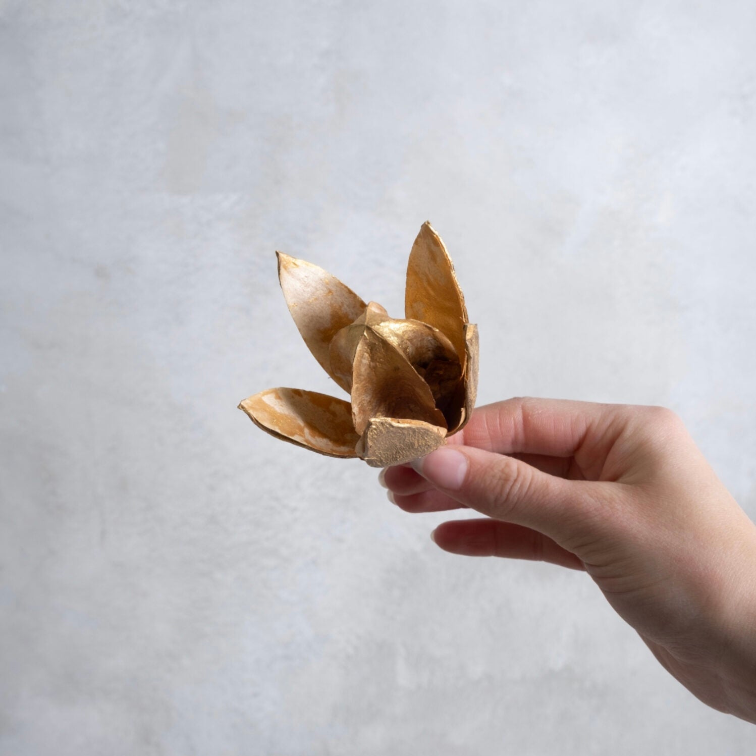 Wild Lily Blüten - gold