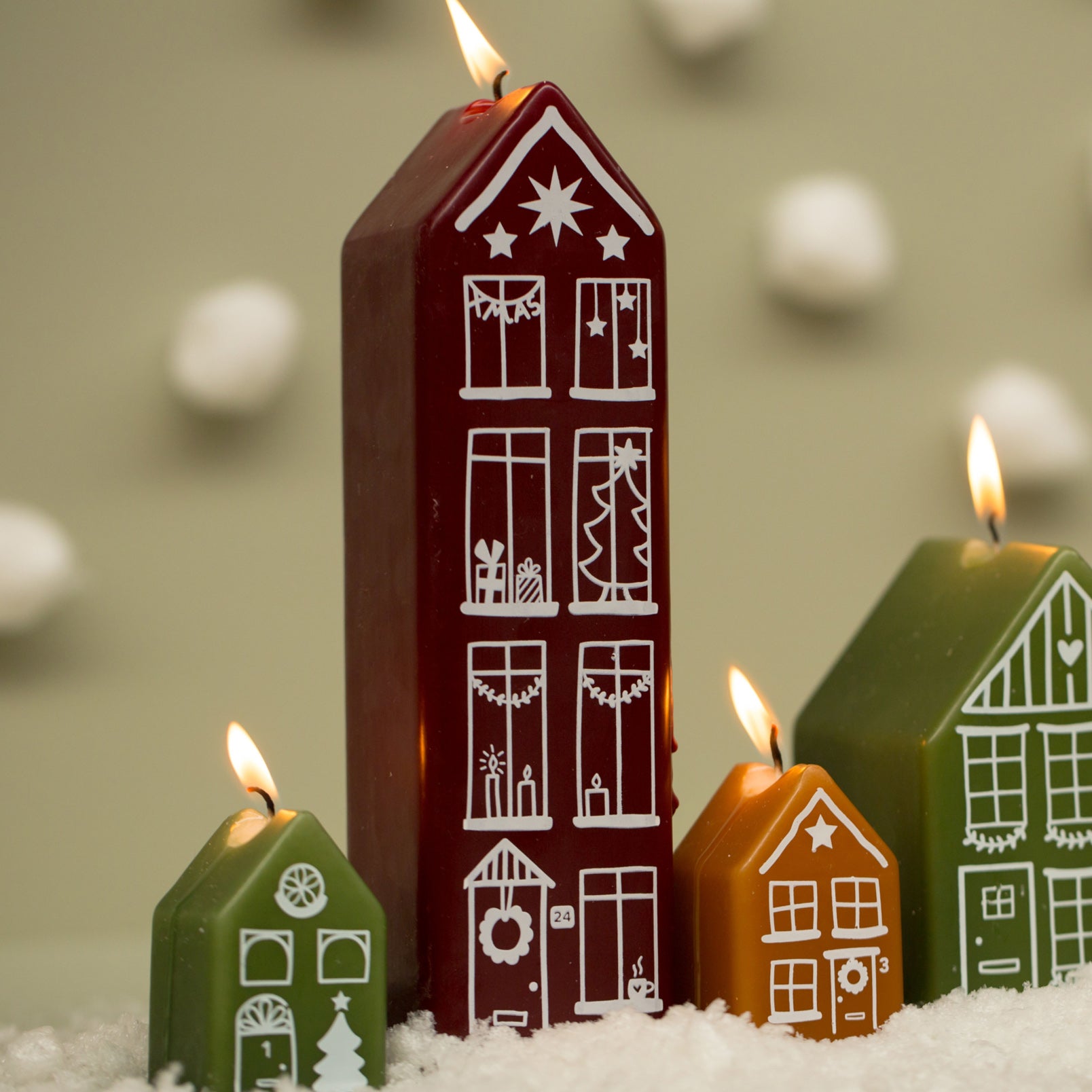 Weihnachtskerze Haus - aubergine