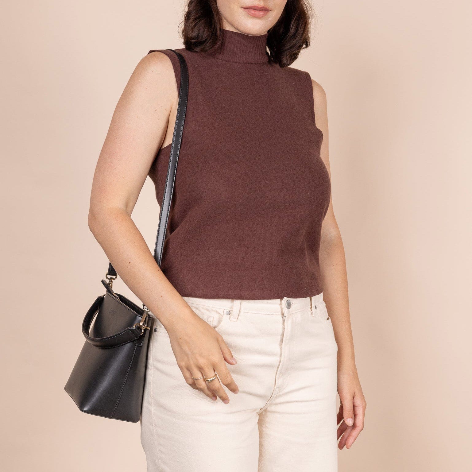 Bobbi Bucket Tasche Midi - Veganes Apfelleder Schwarz