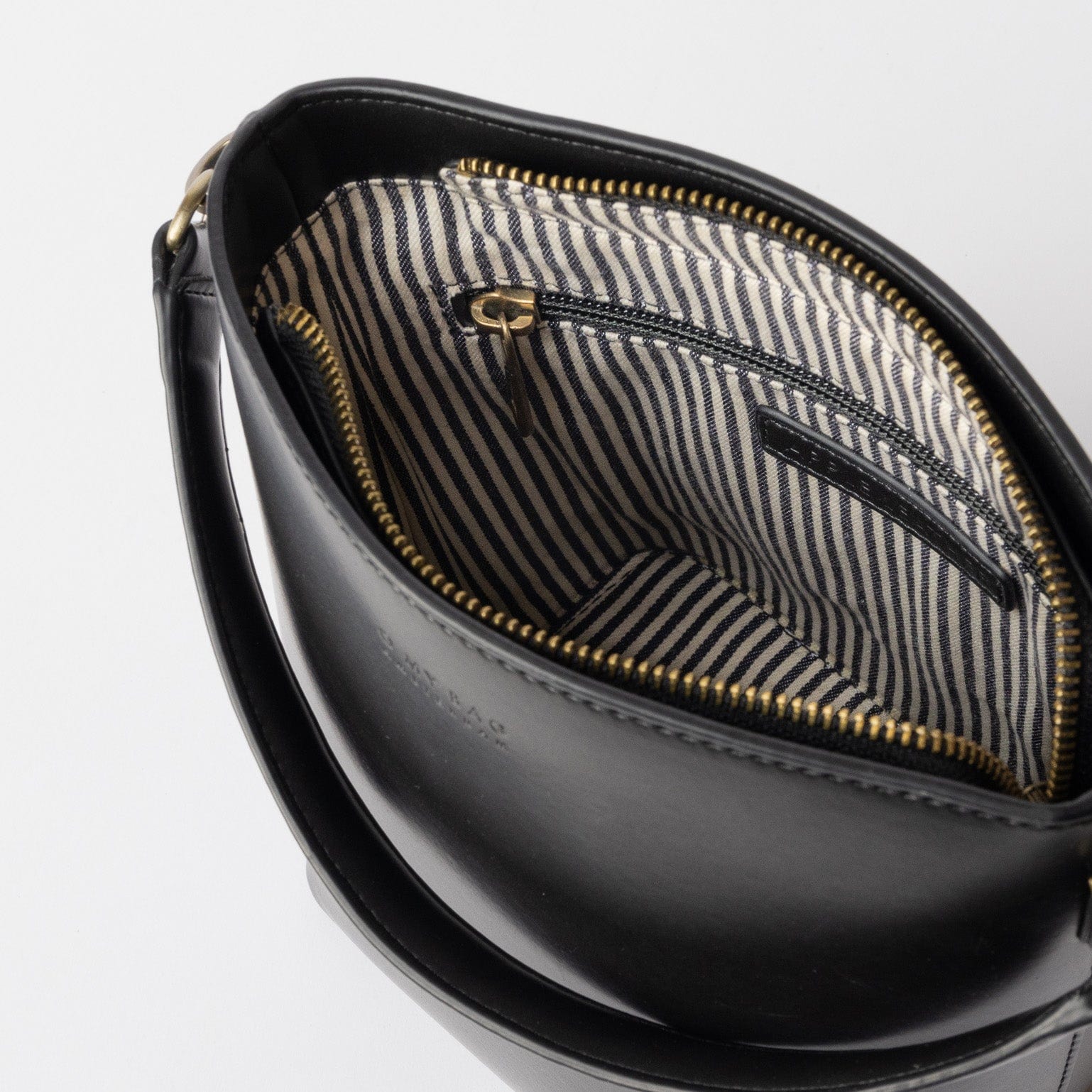 Bobbi Bucket Tasche Midi - Veganes Apfelleder Schwarz