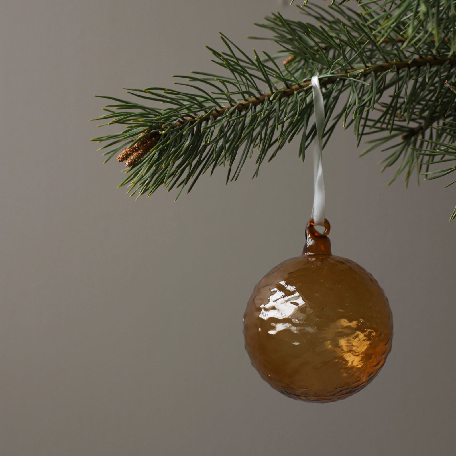 Weihnachtskugel Gry - cognac