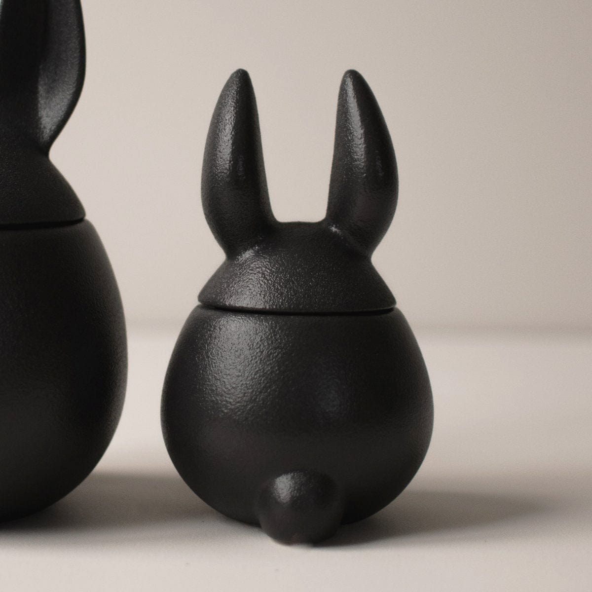 Eating Rabbit Schale mit Deckel - cast iron