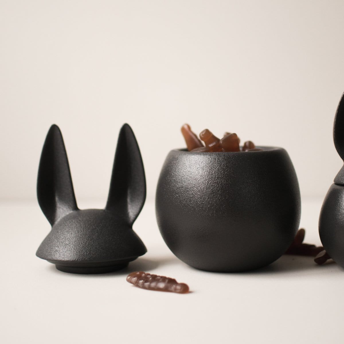 Eating Rabbit Schale mit Deckel - cast iron