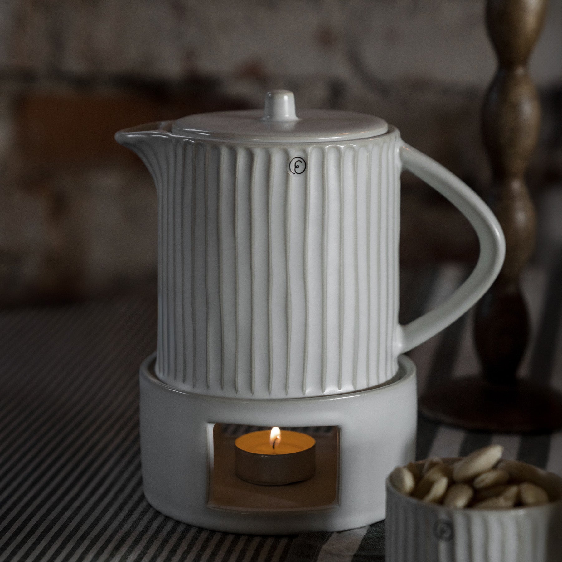 Teekanne mit Stövchen Riffled - cremeweiß