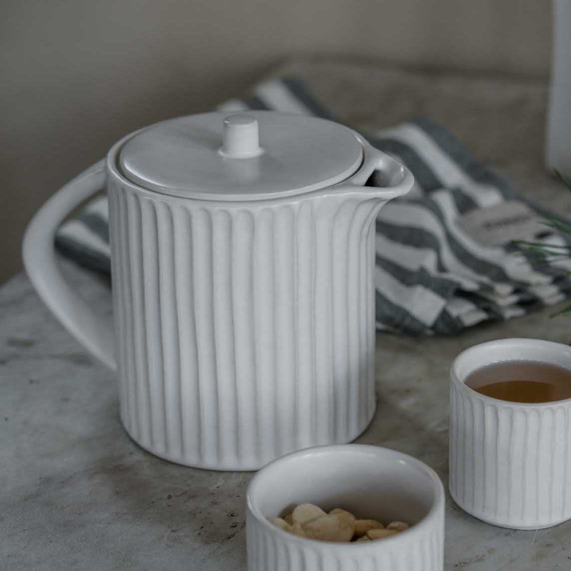 Teekanne mit Stövchen Riffled - cremeweiß