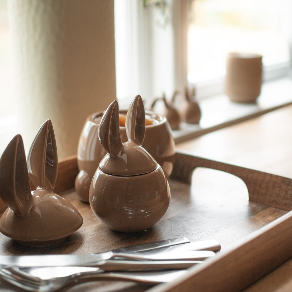 Eating Rabbit Schale mit Deckel - shiny nougat