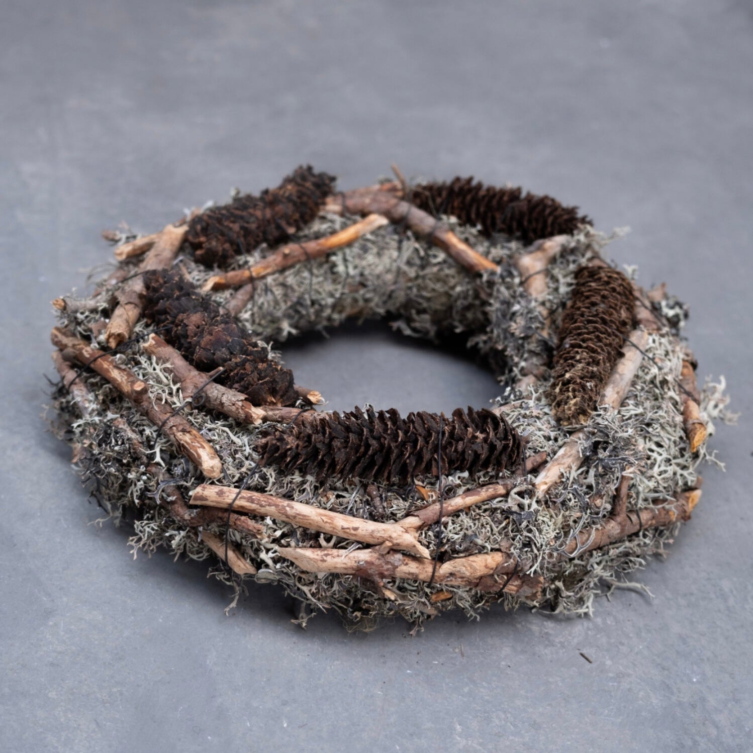 Kranz Zapfen & Äste - grau braun