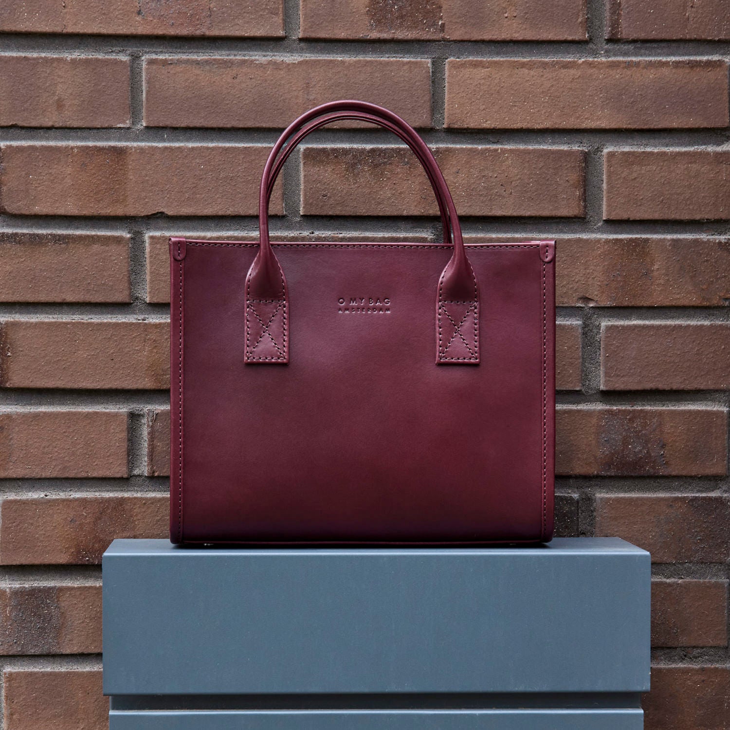 Jackie Midi Tasche - Leder Dark Cherry mit 2 Straps