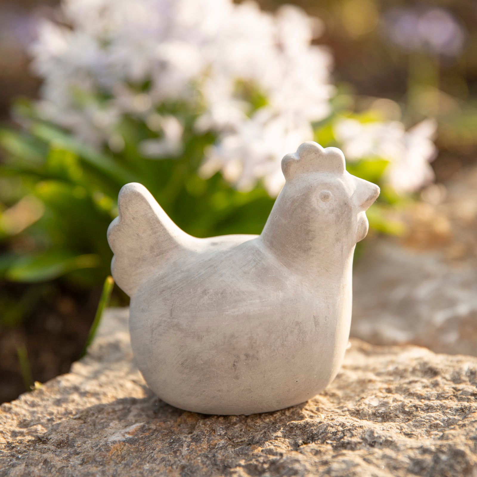 Huhn aus Beton - grau