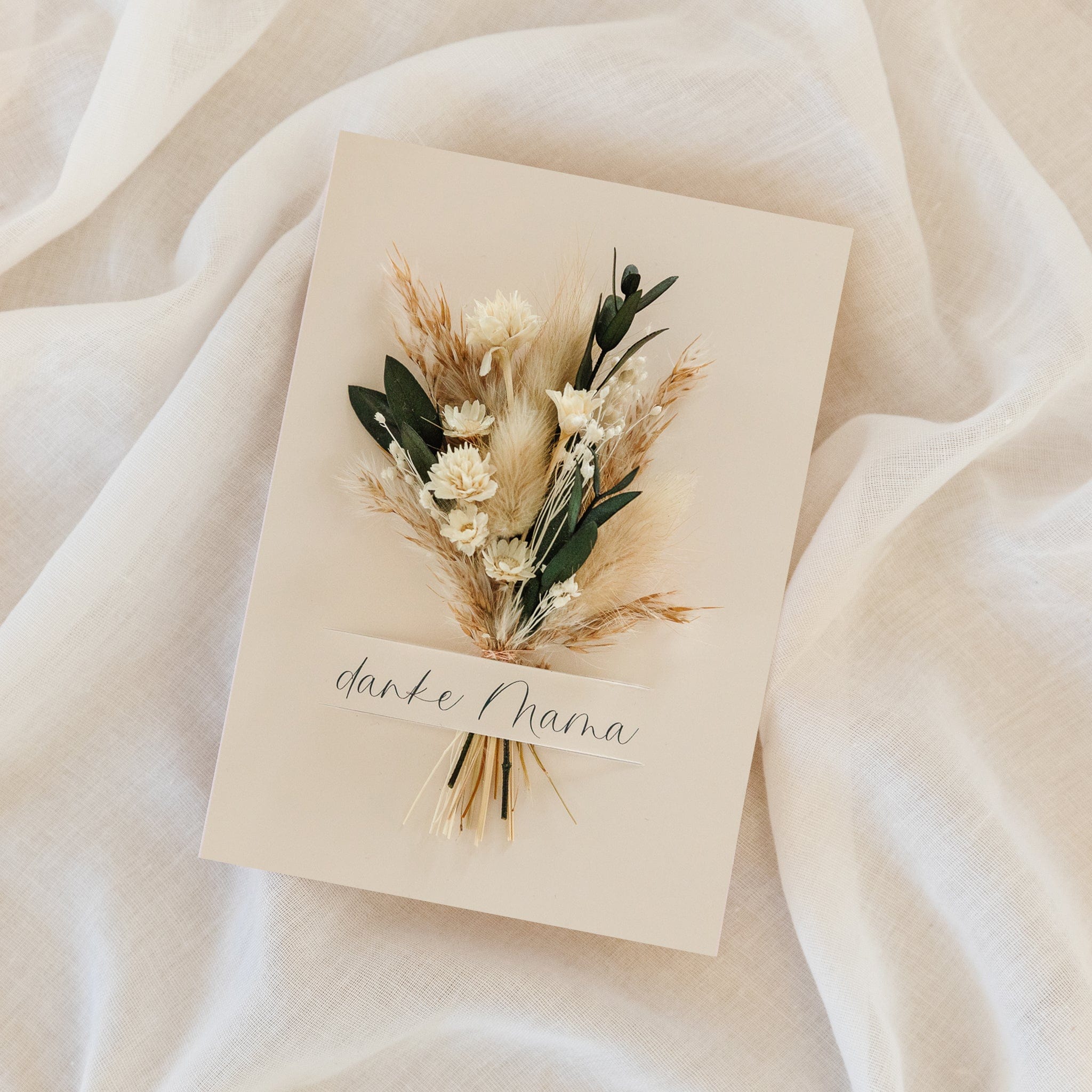 Muttertagskarte mit Trockenblumen - beige