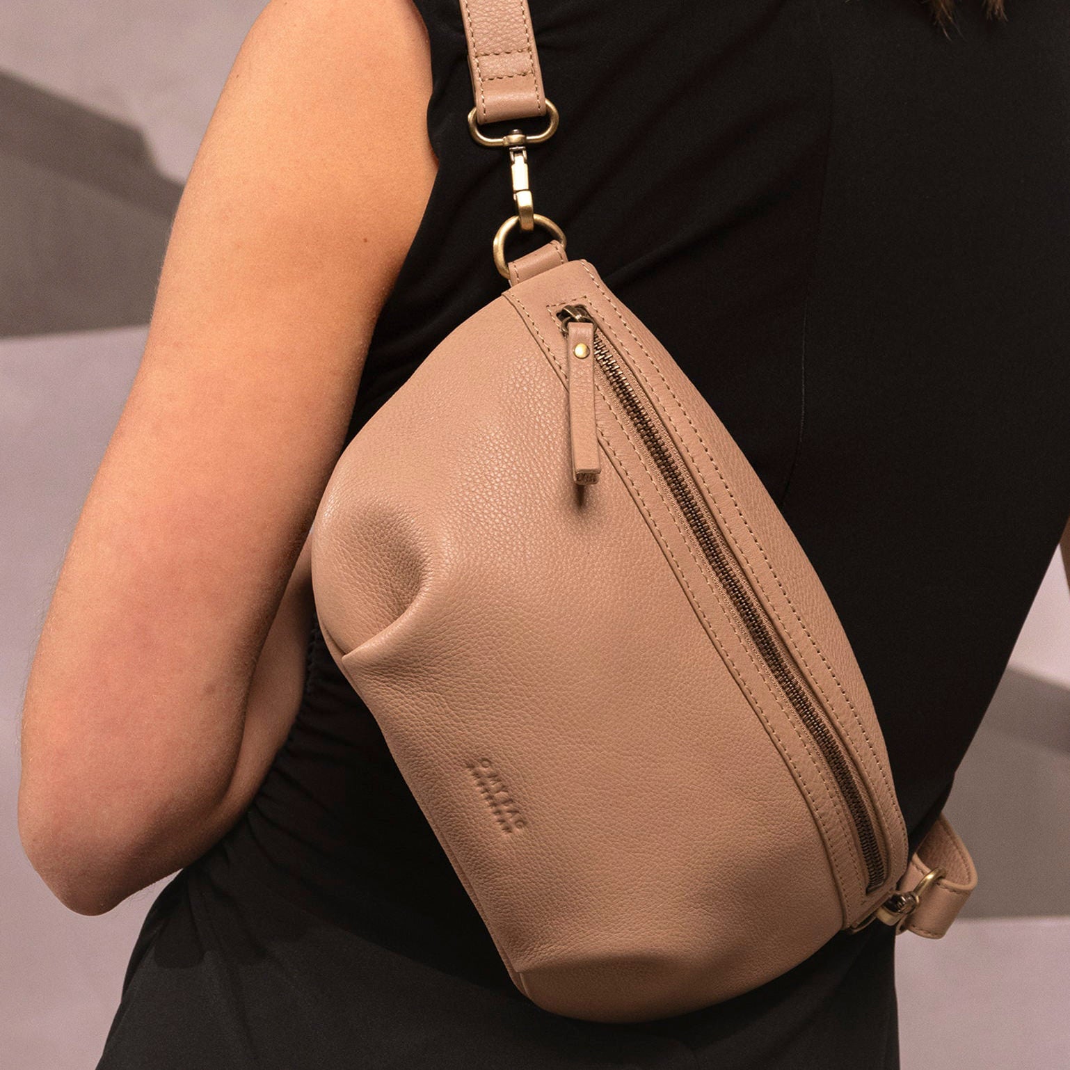 Milo Bauchtasche - Leder Sand