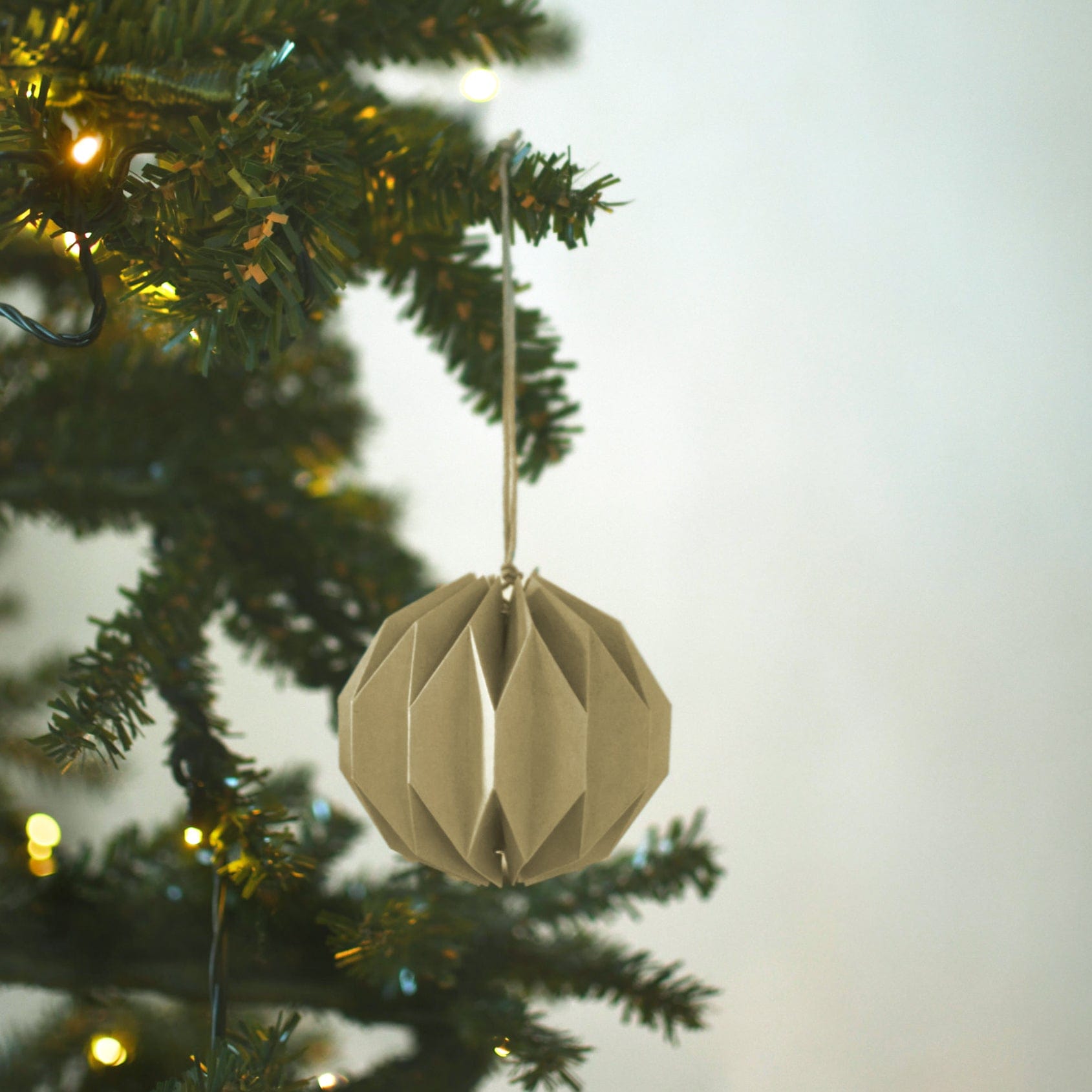 Papieranhänger Kugel Hylta