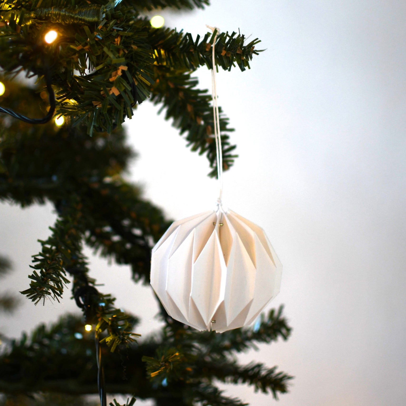 Papieranhänger Kugel Hylta