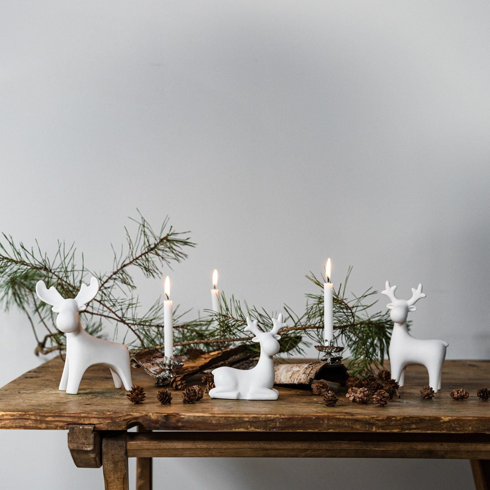 Weihnachtsfigur Rentier Ivan - weiß