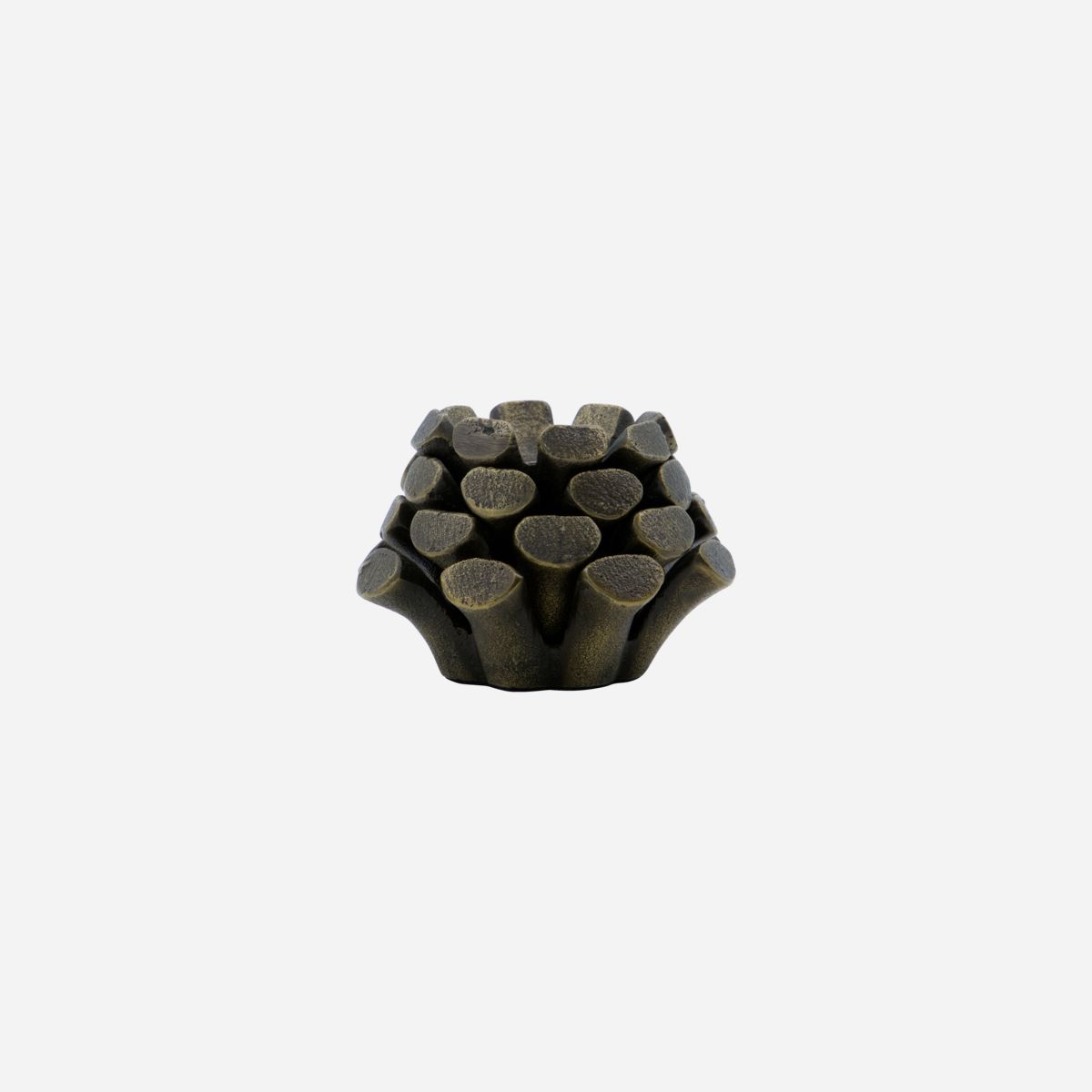 Kerzenhalter Pine Cone aus antikem Messing