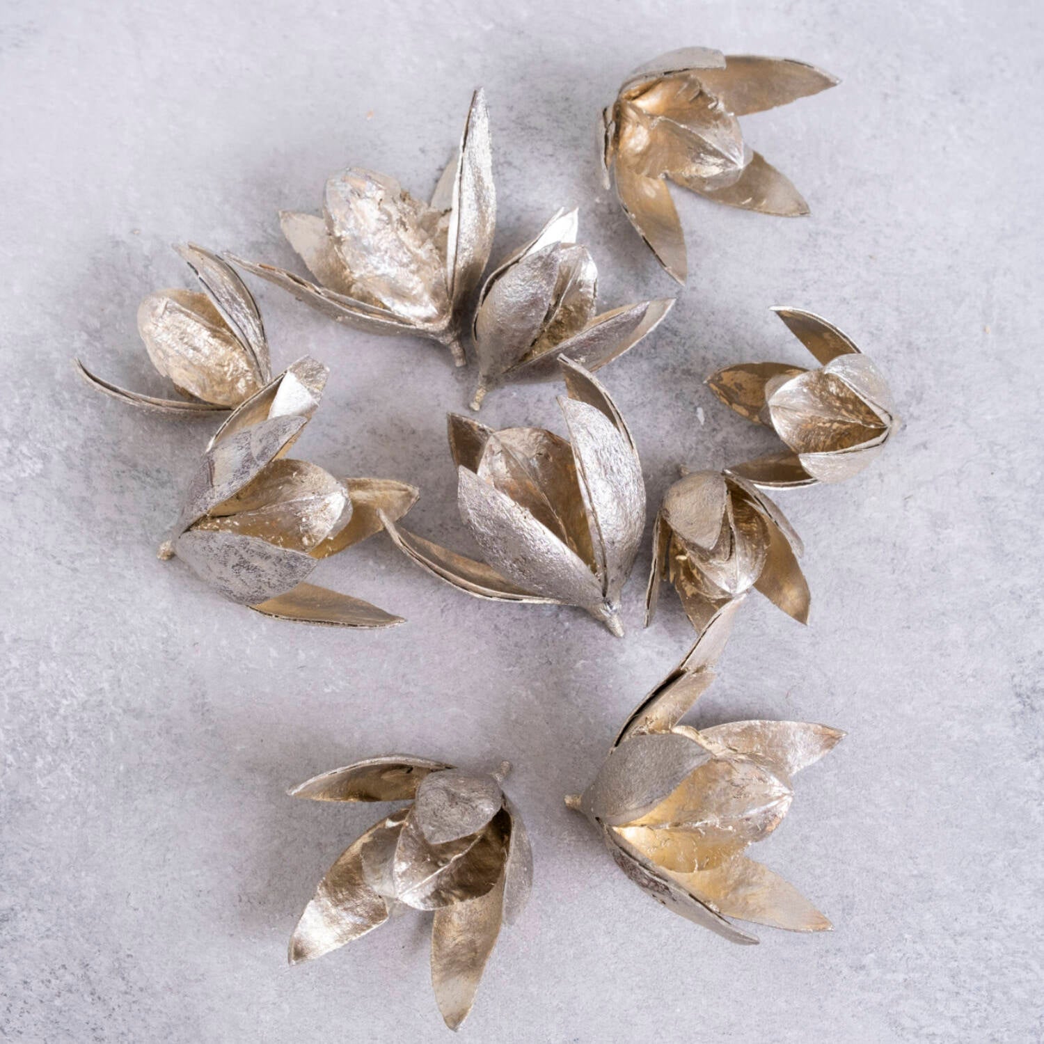 Wild Lily Blüten - platinum