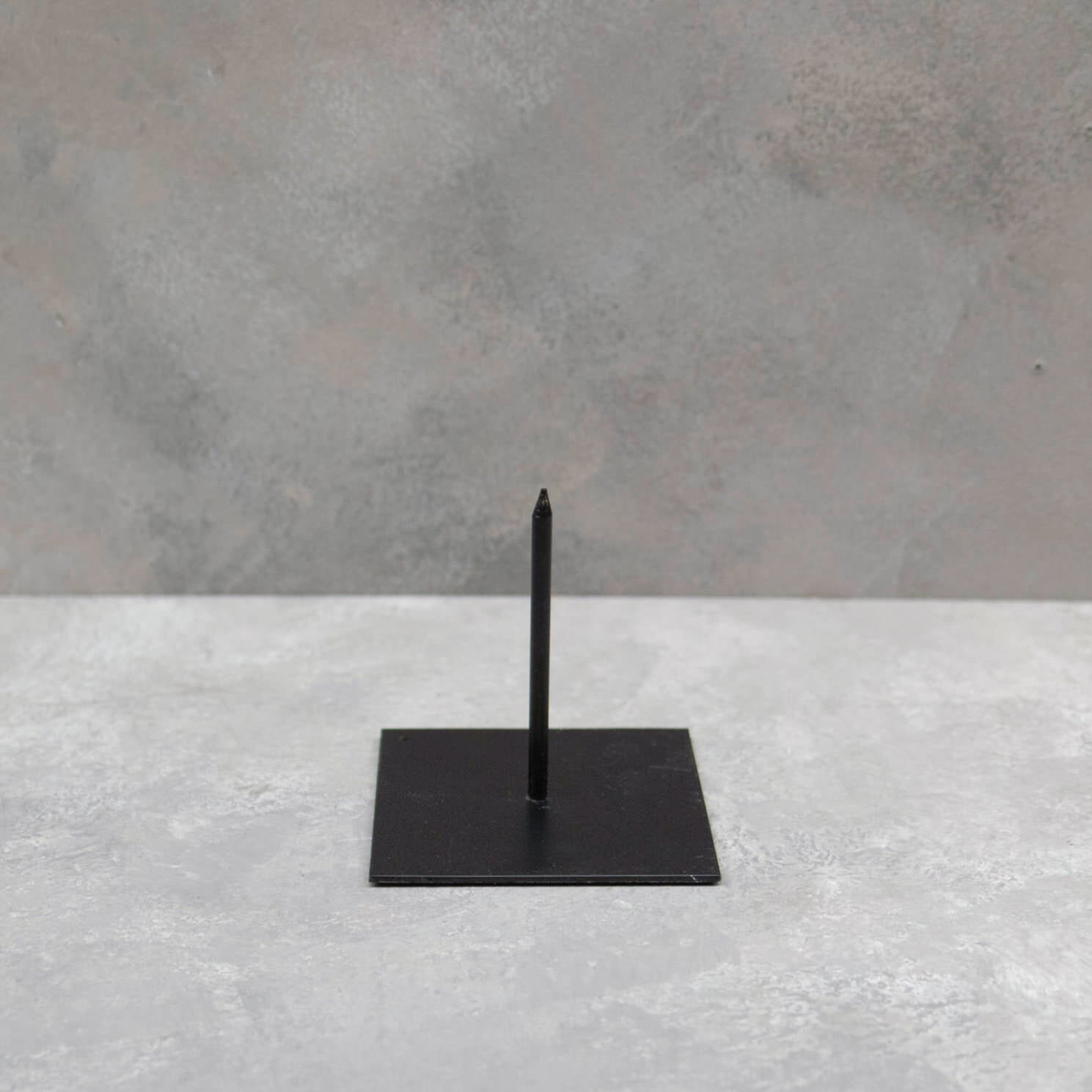 Ständer zum Aufstecken von Kränzen - schwarz