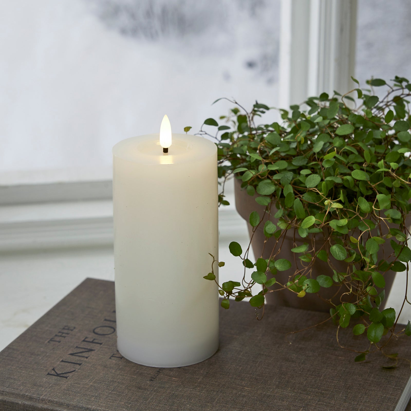LED Stumpenkerze - weiß
