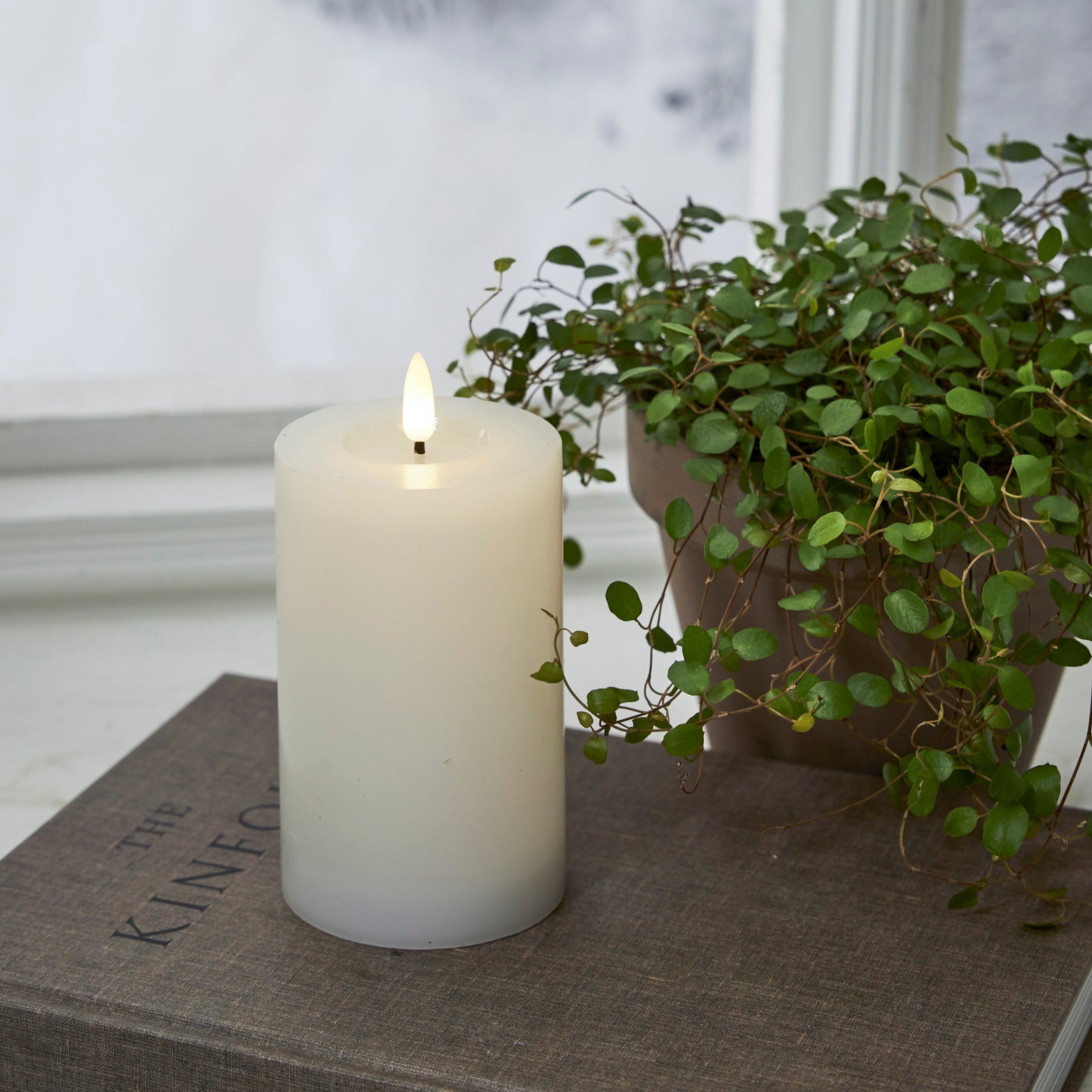 LED Stumpenkerze - weiß