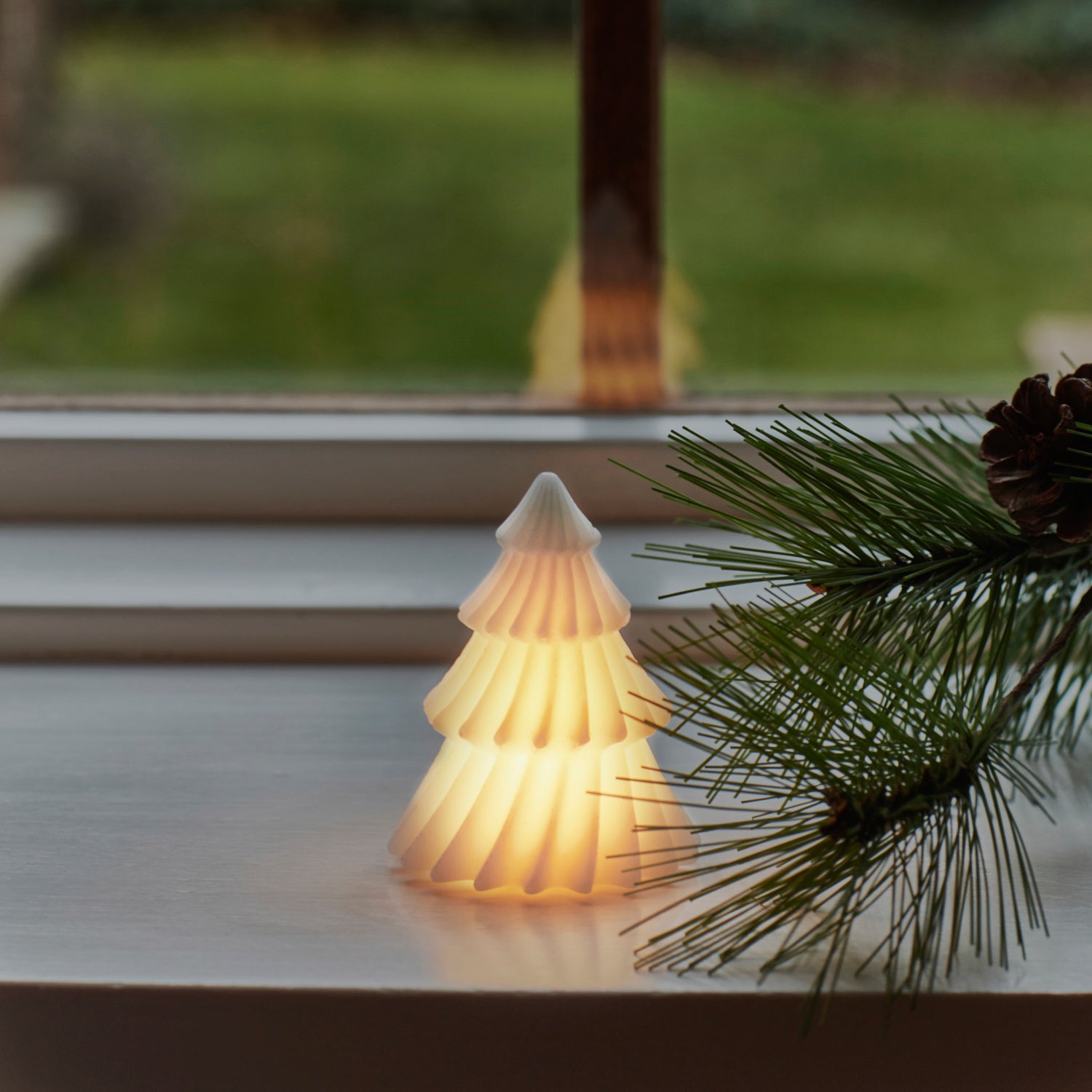 LED-Leuchte Tannenbaum Olivia Wachs - weiß