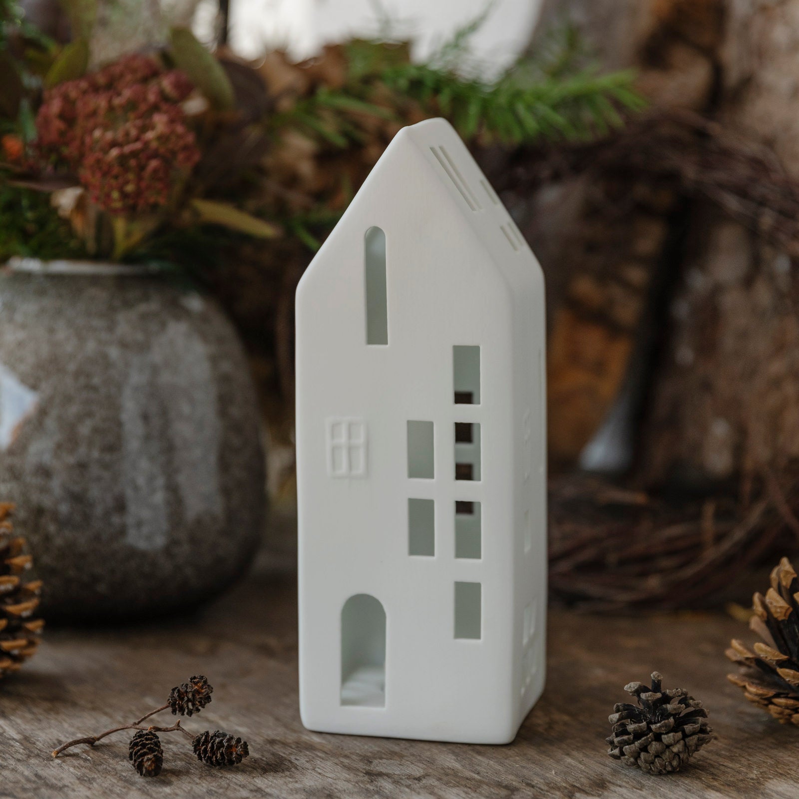 Lichthaus Hygga mit LED Beleuchtung L - weiß