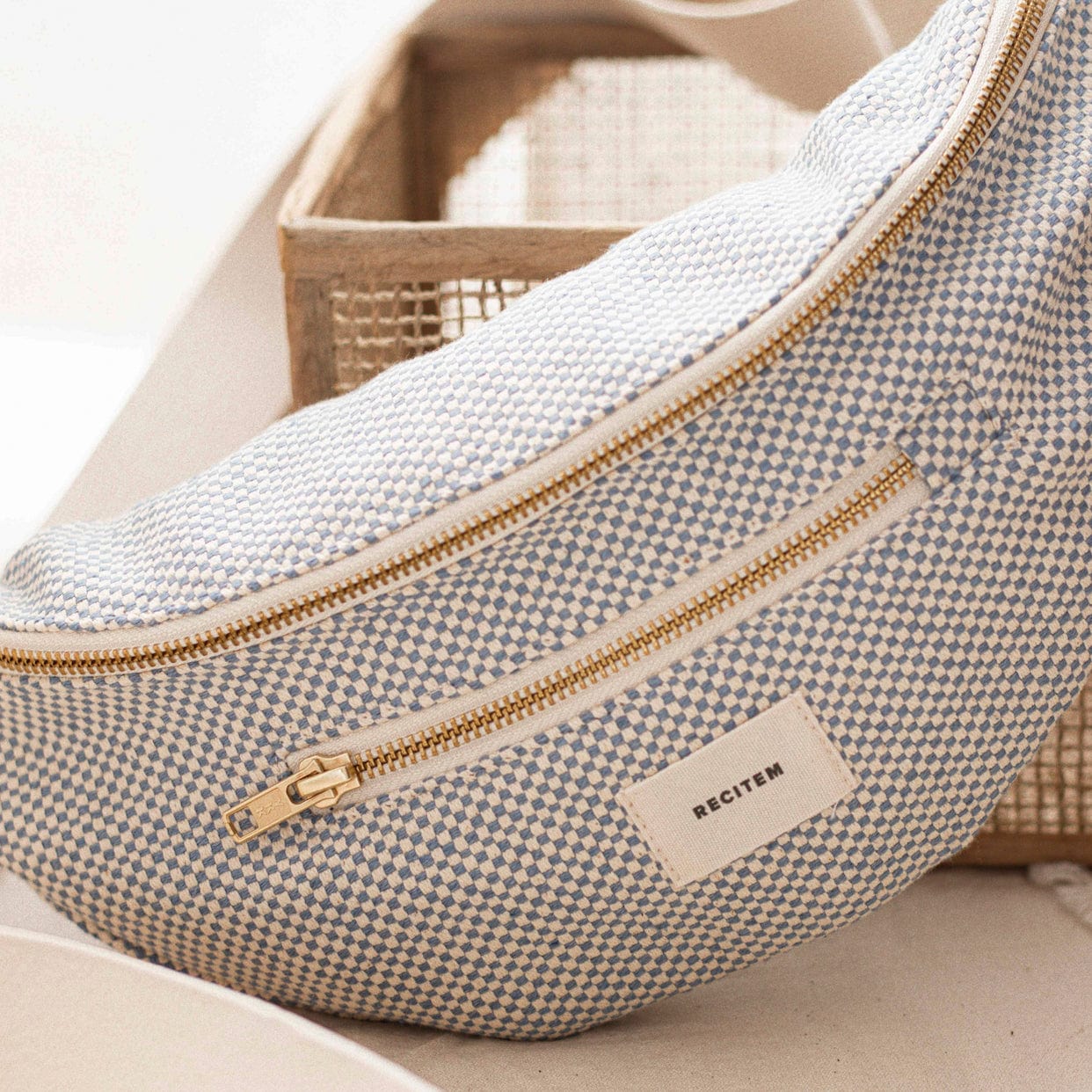 Marion Bauchtasche - hellblau kariert