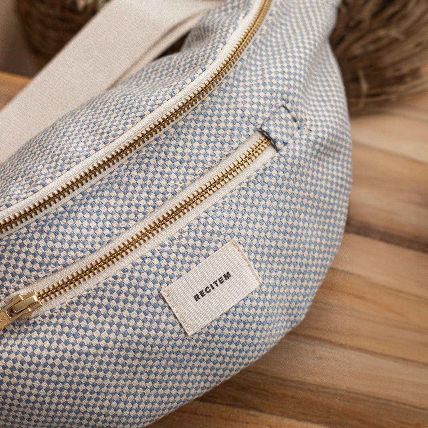 Marion Bauchtasche - hellblau kariert