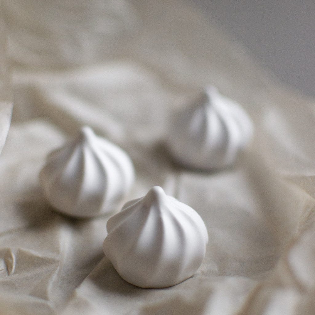 Meringue Dekoration weiß