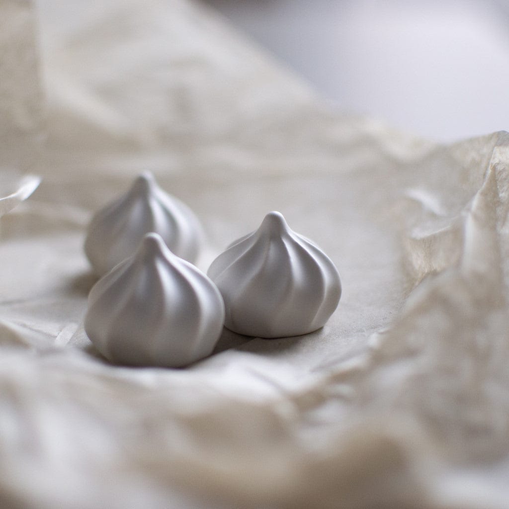 Meringue Dekoration weiß