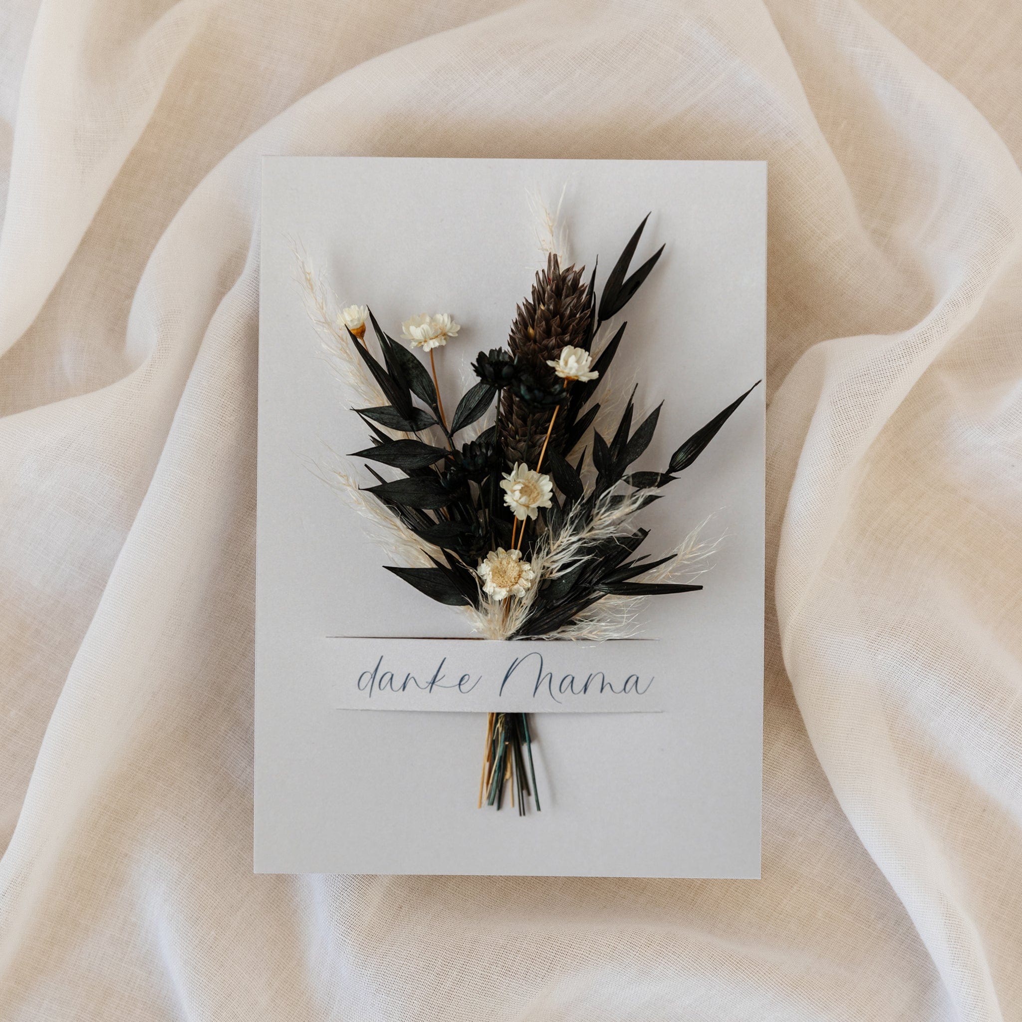 Muttertagskarte mit Trockenblumen - schwarz