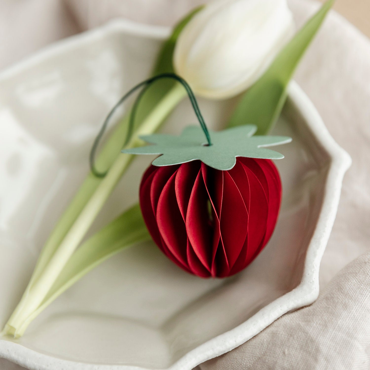 Papieranhänger Erdbeere - rot