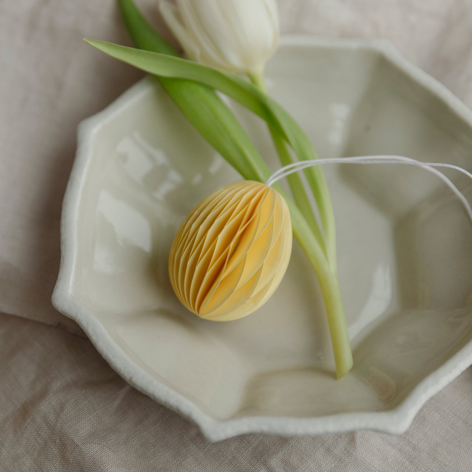 Osterei aus Papier - gelb