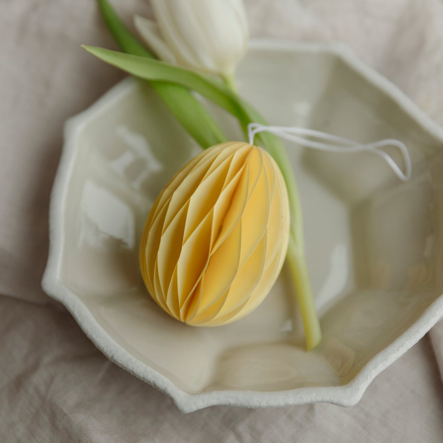 Osterei aus Papier - gelb