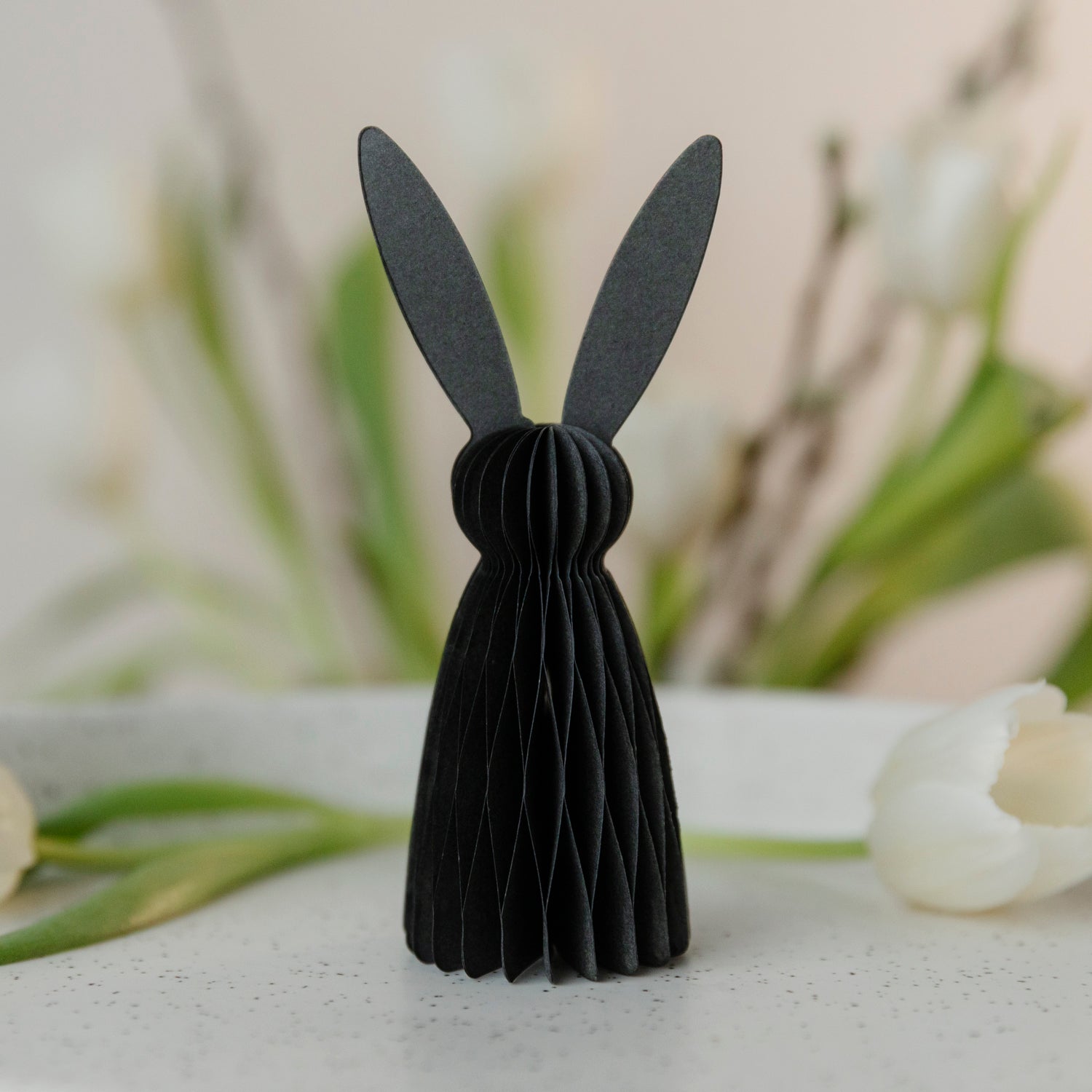 Osterhase Felix aus Papier - schwarzbraun