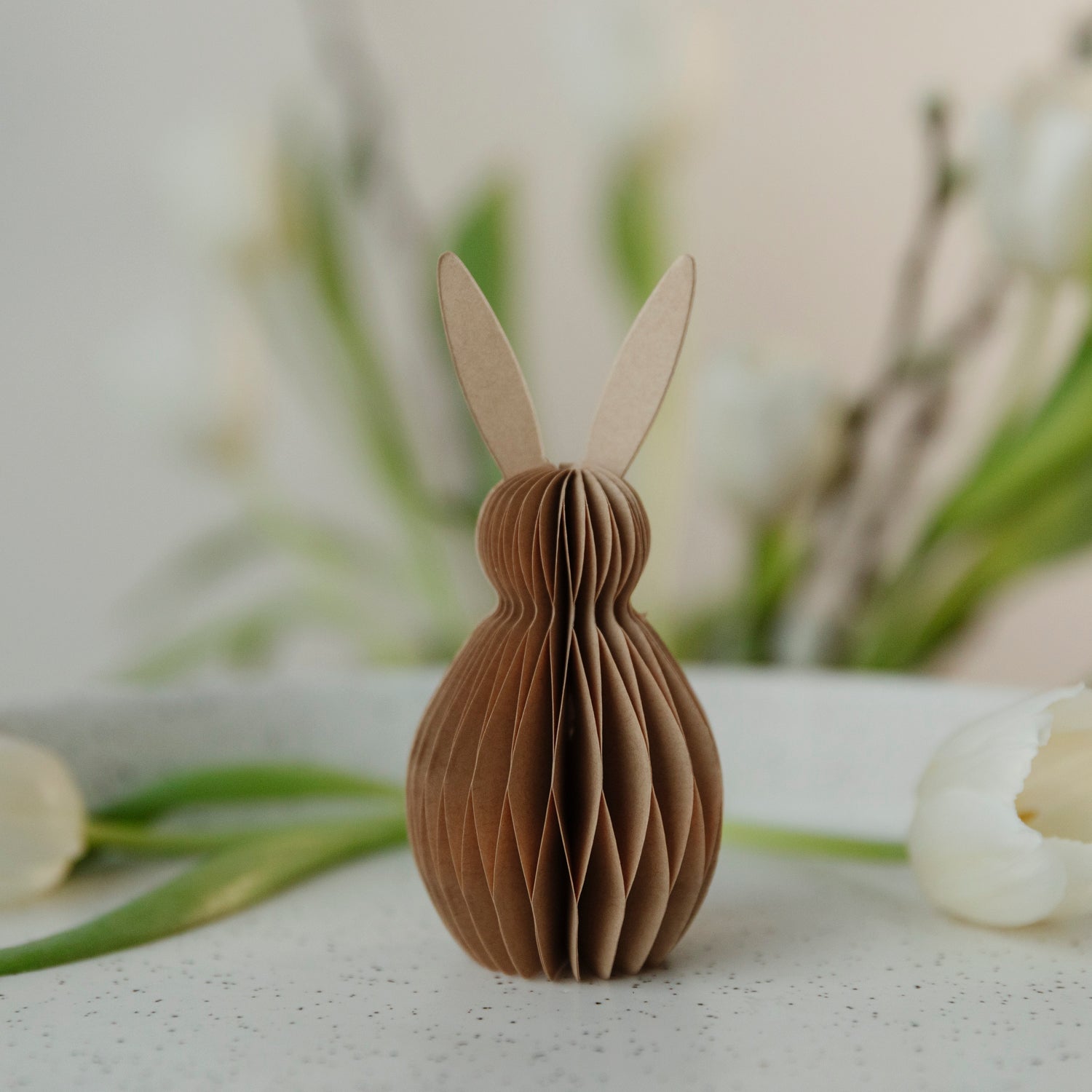 Osterhase Paul aus Papier - hellbraun