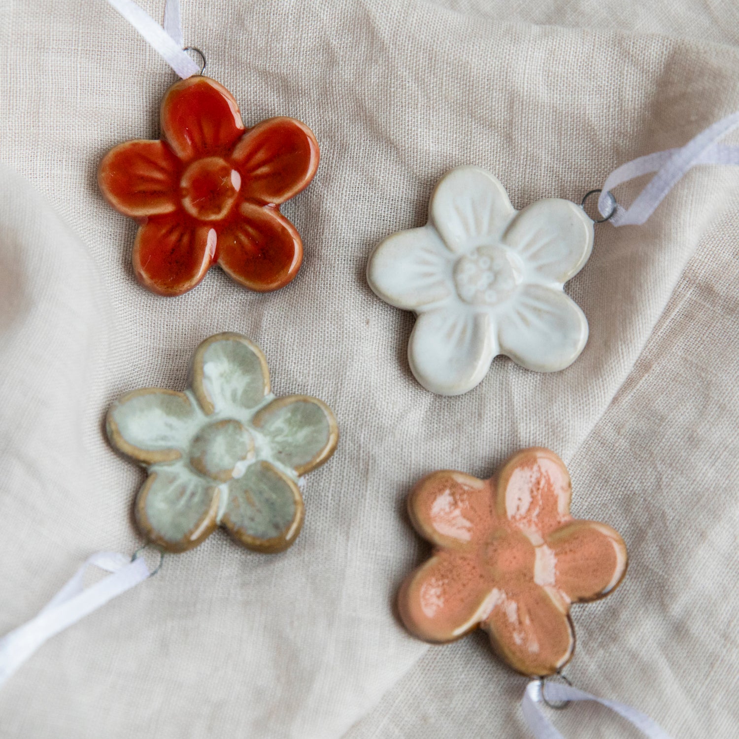 Dekoanhänger Blume Liya - verschiedene Farben