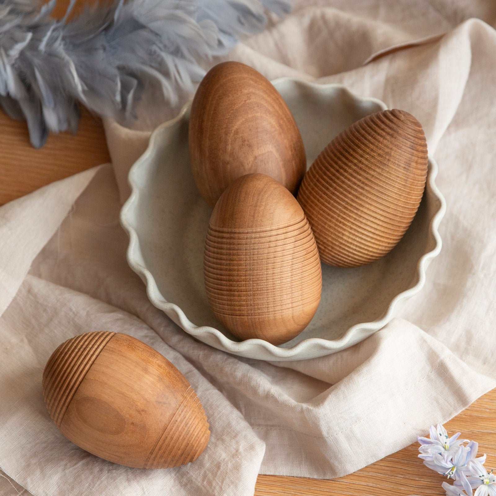 Osterei L - Nussholz