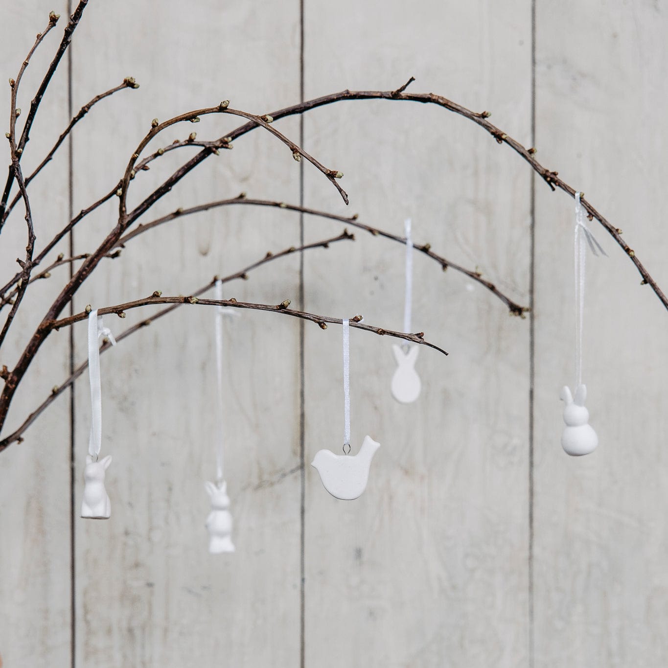 Hase Maja mit Aufhängung - weiß