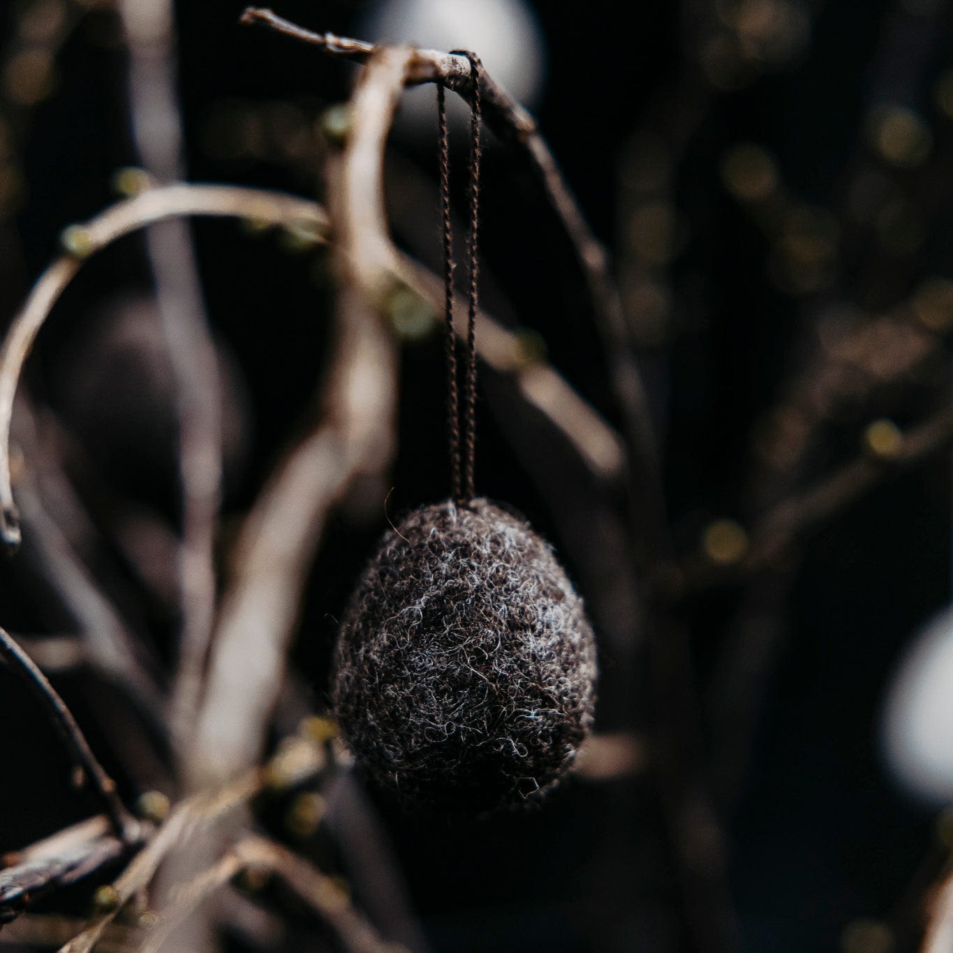 Ullas Osterei aus Filz - dunkelbraun