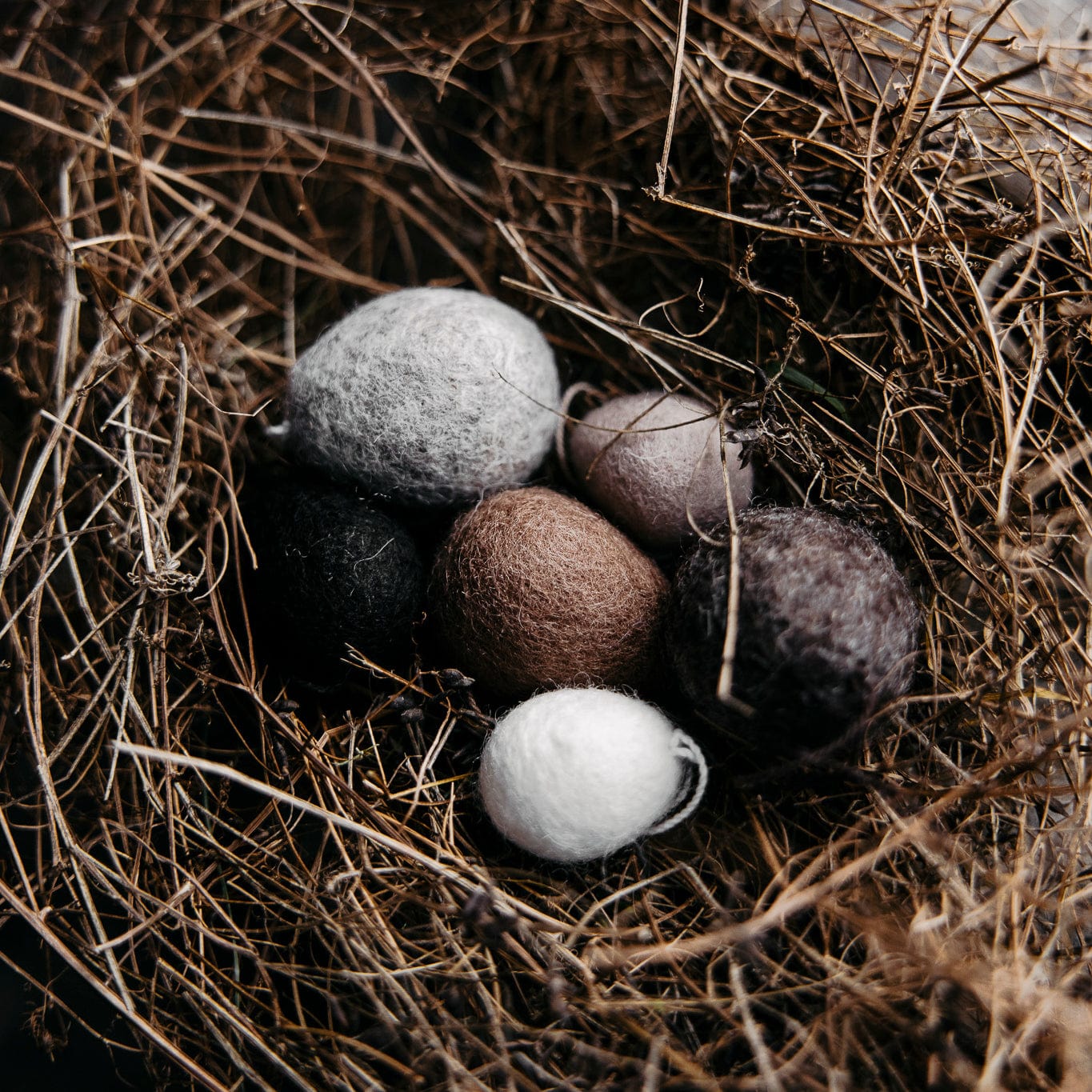 Ullas Osterei aus Filz - schwarz