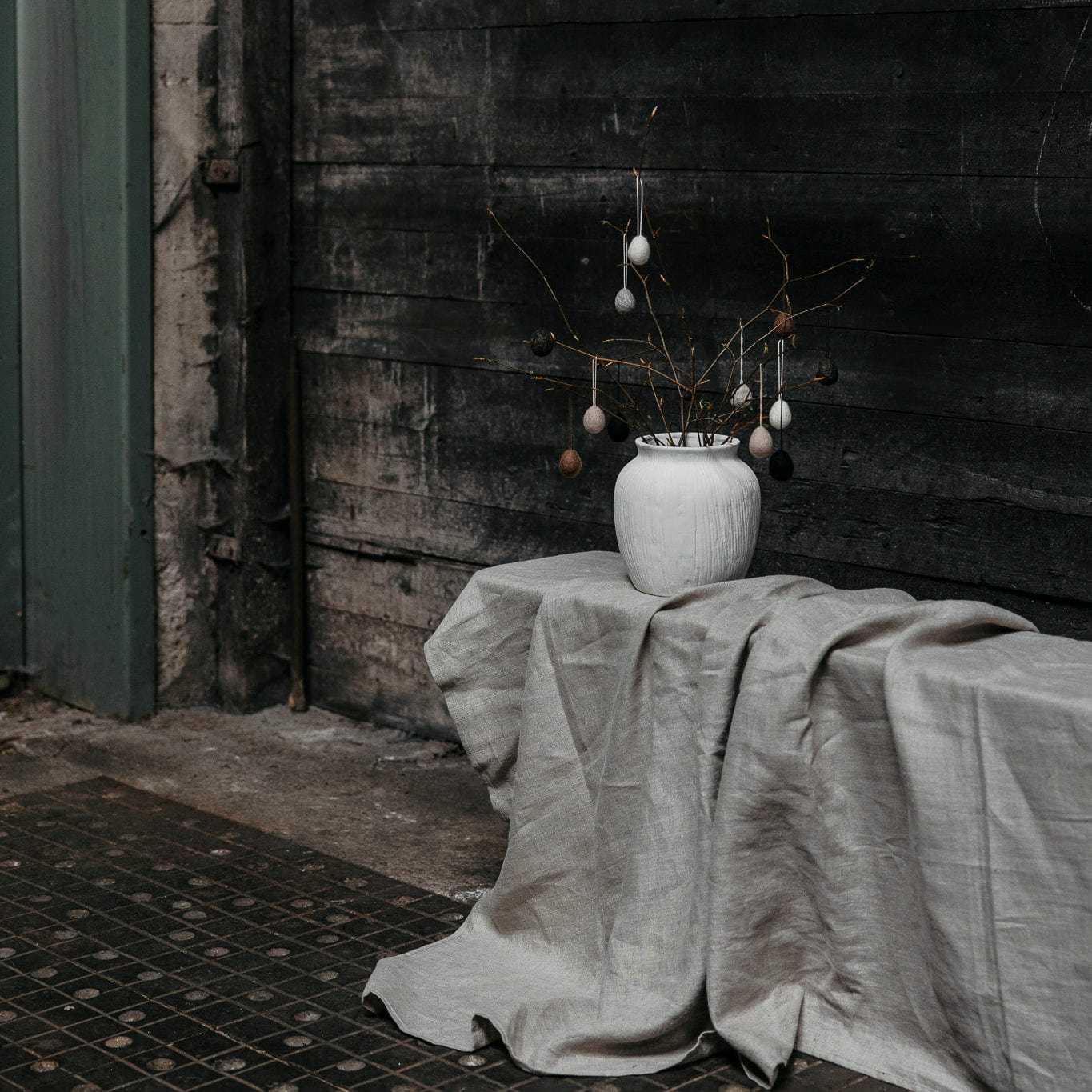 Ullas Osterei aus Filz - schwarz