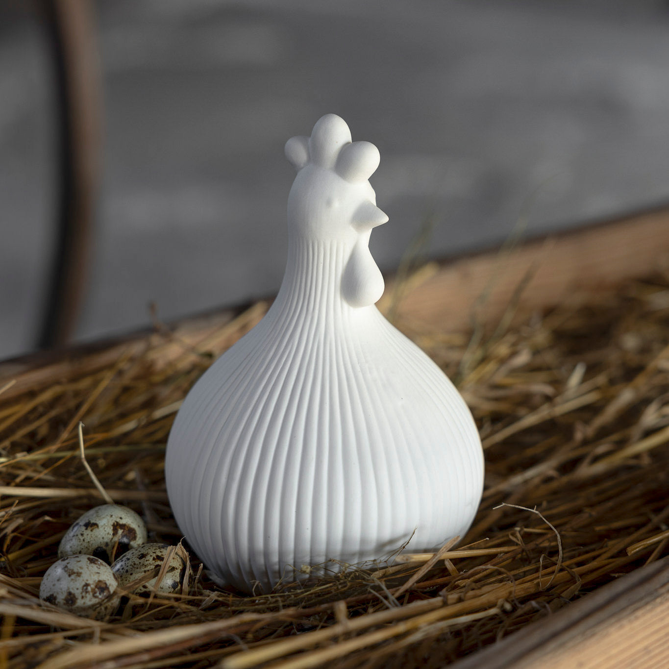 Osterdekoration Henne Kerstin - weiß