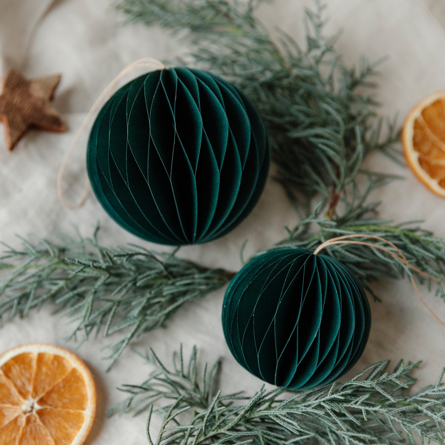 Papieranhänger Kugel - dunkelgrün