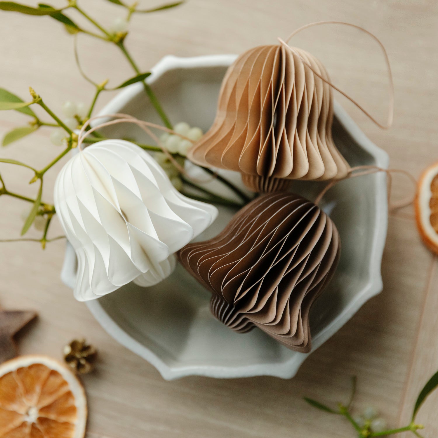 Papieranhänger Glocke - verschiedene Farben